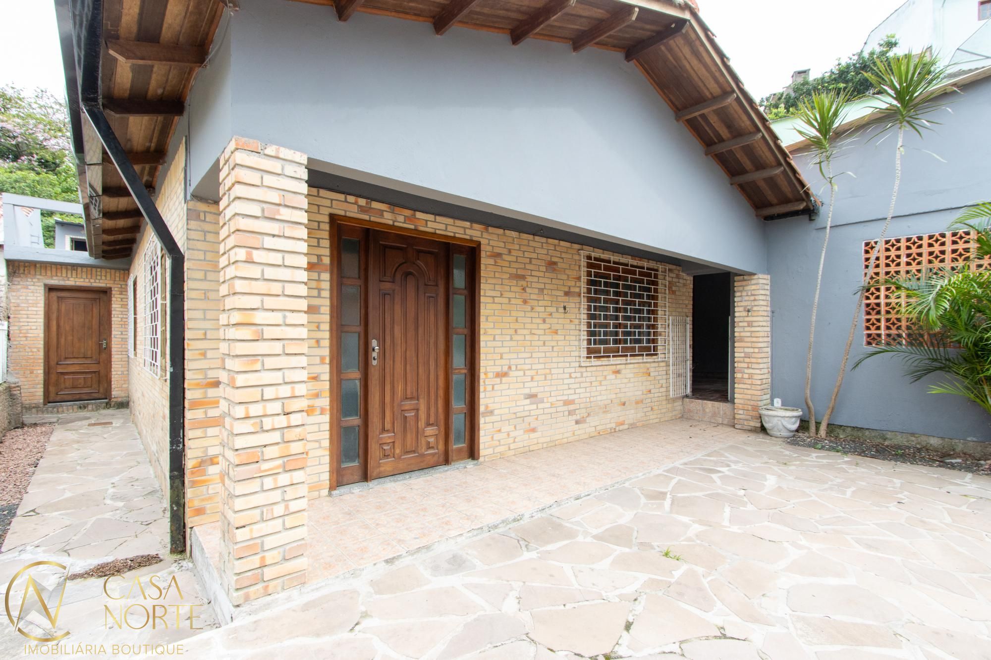 Casa à venda com 2 quartos, 235m², 4 vagas, Rua Dona Pina no bairro Cavalhada em Porto Alegre