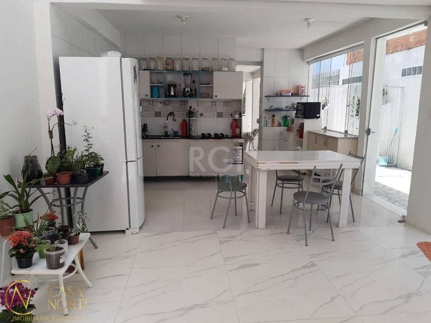 Casa à venda com 3 quartos, 117m², 1 suíte, 3 vagas, Rua Nunes Machado no bairro Azenha em Porto Alegre