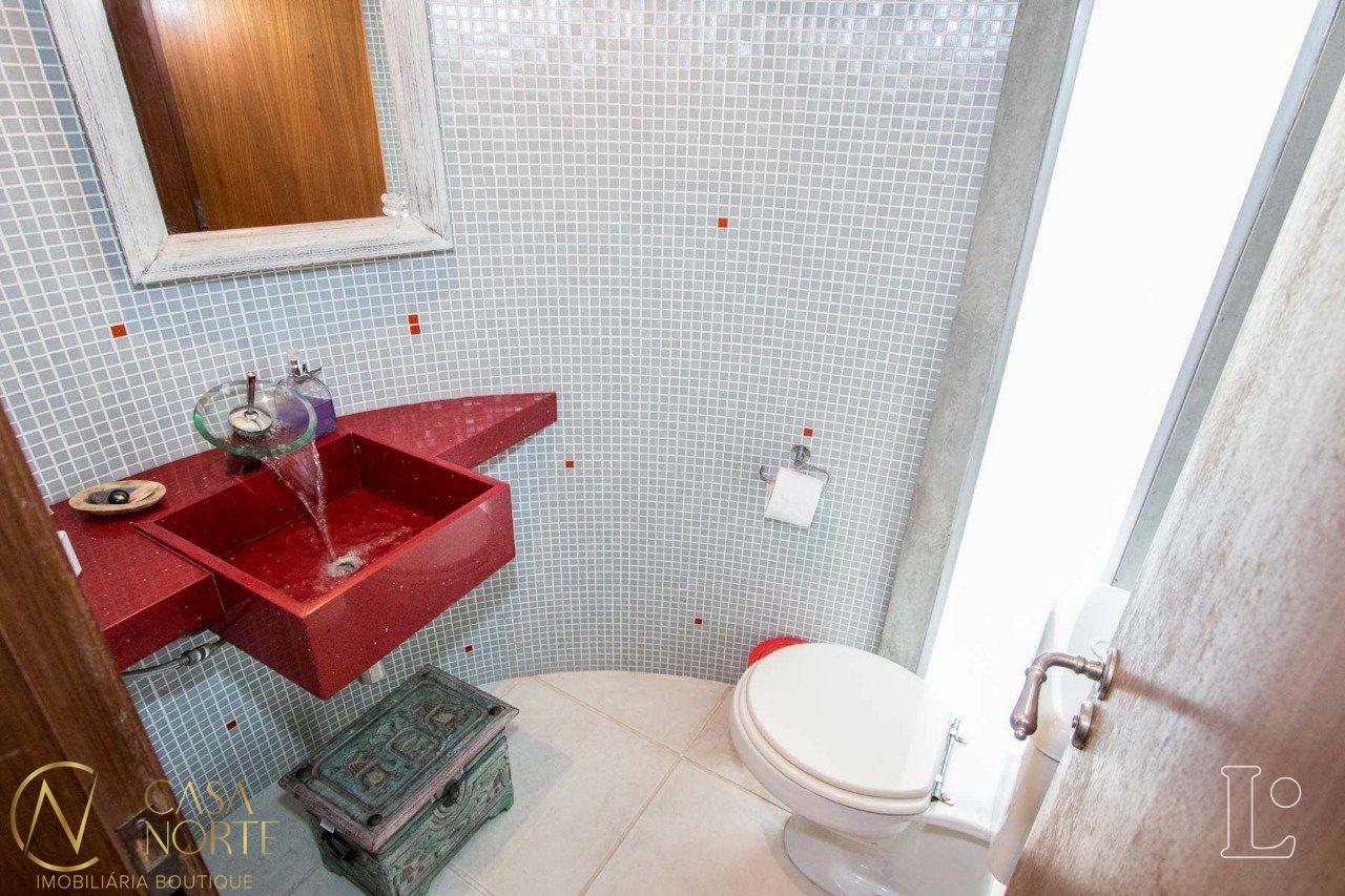 Casa de Condomínio à venda com 4 quartos, 435m², 3 suítes, 2 vagas, Avenida Juca Batista no bairro Chapéu do Sol em Porto Alegre