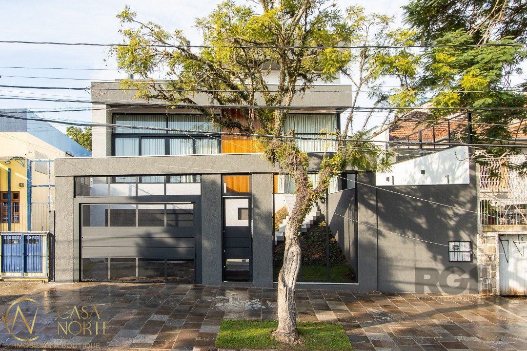 Casa à venda com 3 quartos, 380m², 3 suítes, 4 vagas, Rua Nunes no bairro Medianeira em Porto Alegre