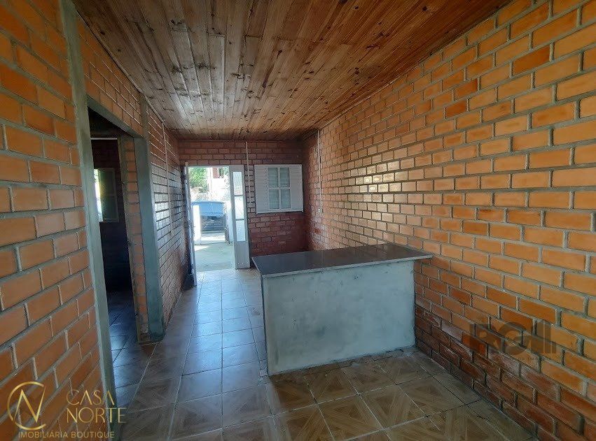 Casa à venda com 2 quartos, 40m², 1 vaga, Rua Tenente Isolino Segobia no bairro Vila Nova em Porto Alegre