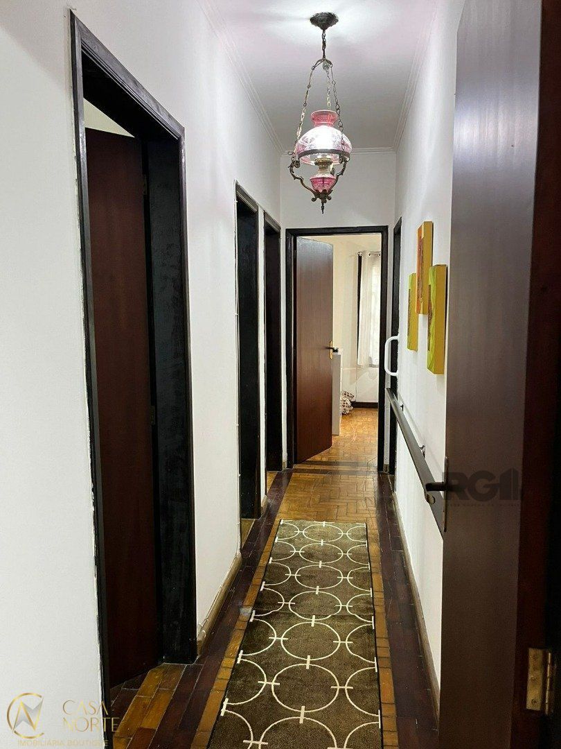 Casa à venda com 3 quartos, 300m², 2 vagas, Rua Doutor Aurélio Py no bairro Medianeira em Porto Alegre