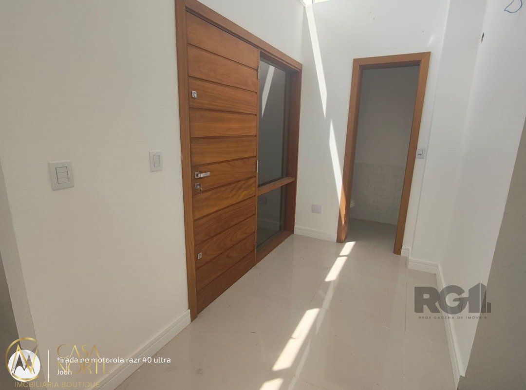 Casa de Condomínio à venda com 3 quartos, 185m², 1 suíte, 2 vagas, Rua Adriano Pereira da Silva no bairro Vila Nova em Porto Alegre