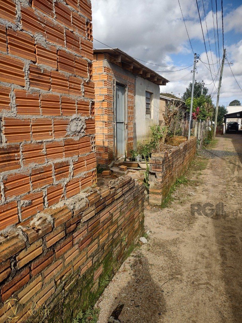 Casa à venda com 3 quartos, 70m², 1 vaga, Rua Chico Pedro no bairro Camaquã em Porto Alegre