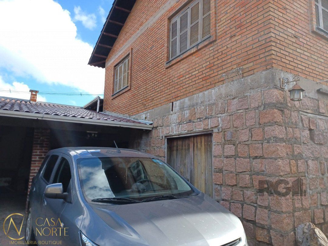 Casa à venda com 3 quartos, 144m², 2 vagas, Estrada João Passuelo no bairro Vila Nova em Porto Alegre