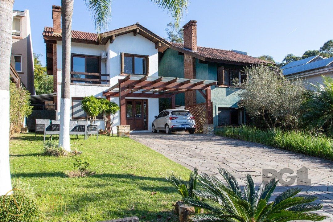 Casa de Condomínio à venda com 4 quartos, 226m², 2 suítes, 4 vagas, Avenida Juca Batista no bairro Belém Novo em Porto Alegre