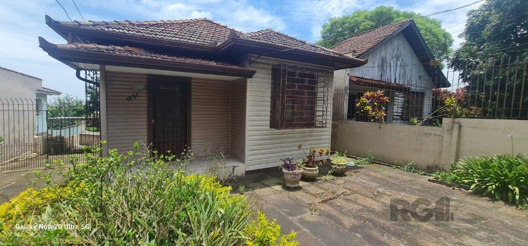 Casa à venda com 2 quartos, 100m², Avenida Nonoai no bairro Nonoai em Porto Alegre