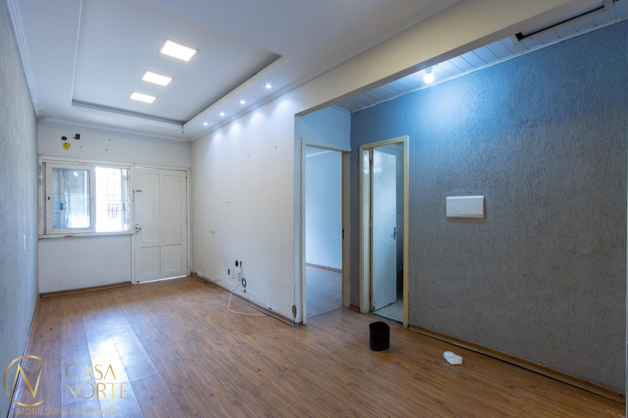 Casa à venda com 2 quartos, 77m², 1 vaga, Rua Silvestre Sauter no bairro Hípica em Porto Alegre