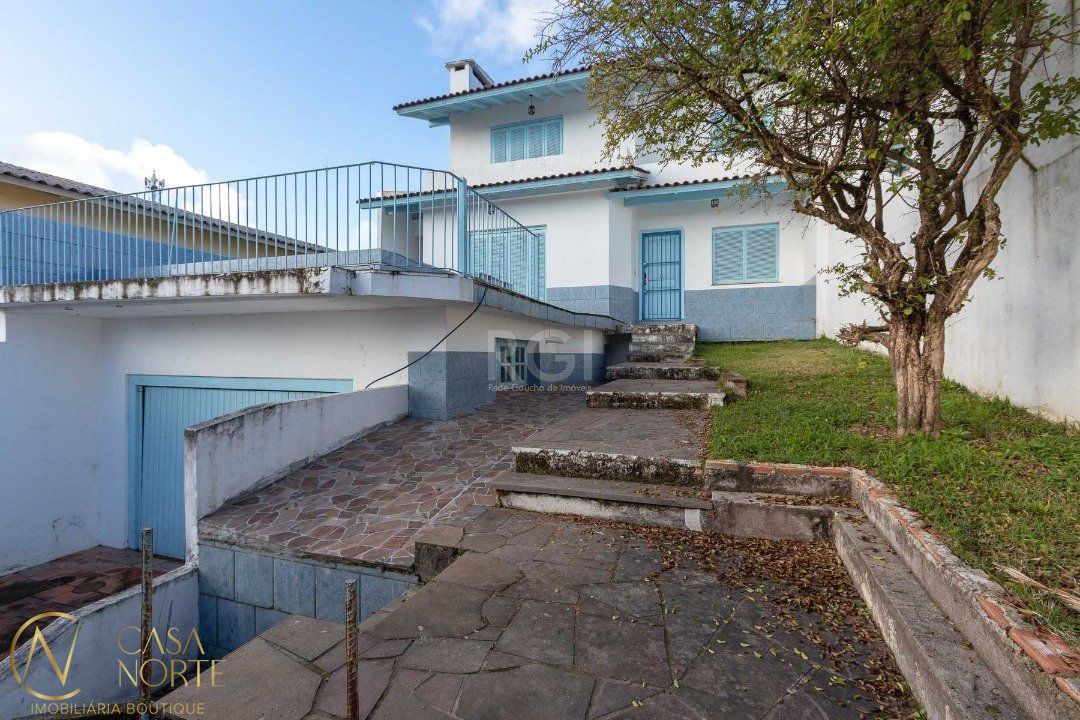 Casa à venda com 4 quartos, 266m², 1 suíte, 3 vagas, Rua Padre João Batista Reus no bairro Vila Conceição em Porto Alegre