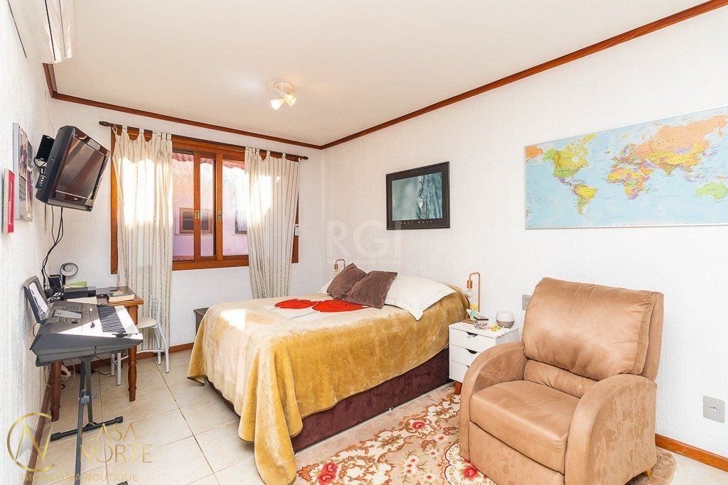 Casa de Condomínio à venda com 3 quartos, 239m², Rua Gilberto Laste no bairro Santa Tereza em Porto Alegre