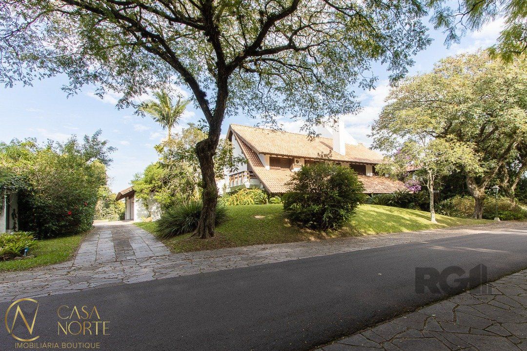 Casa de Condomínio à venda com 6 quartos, 702m², 2 suítes, 6 vagas, Avenida da Cavalhada no bairro Cavalhada em Porto Alegre