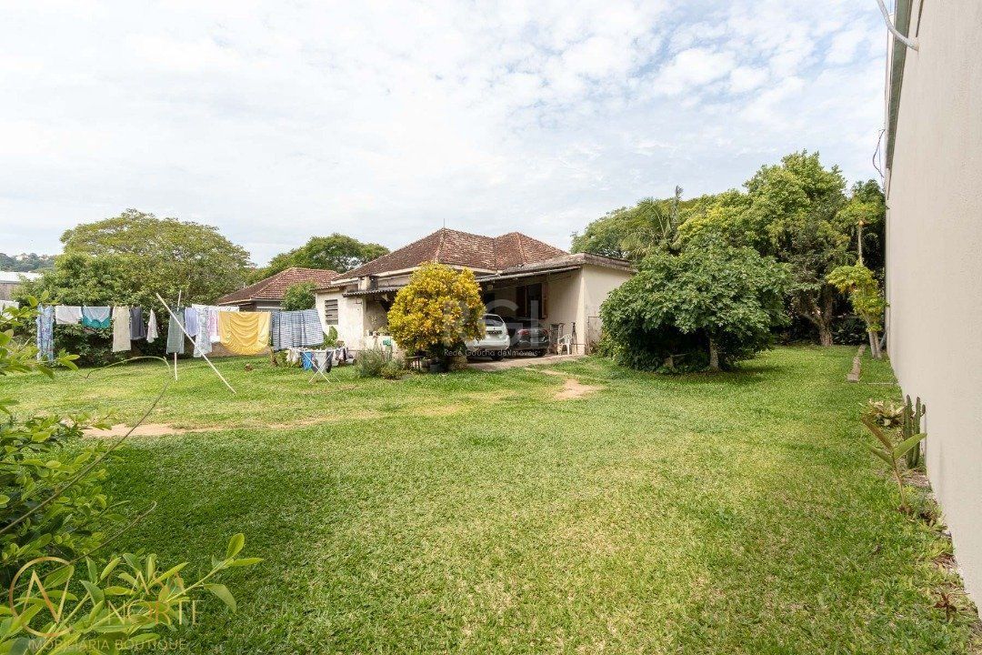 Terreno à venda  com 2182m², Avenida Vicente Monteggia no bairro Cavalhada em Porto Alegre