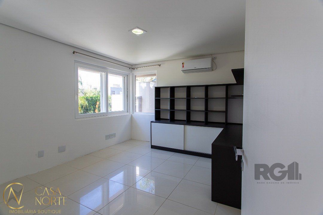 Casa de Condomínio à venda com 4 quartos, 455m², 4 suítes, 4 vagas, Avenida Juca Batista no bairro Belém Novo em Porto Alegre