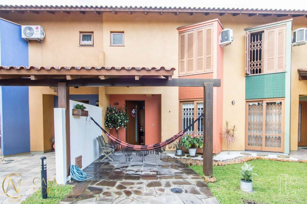 Casa de Condomínio à venda com 4 quartos, 117m², 1 suíte, 2 vagas, Avenida da Cavalhada no bairro Cavalhada em Porto Alegre