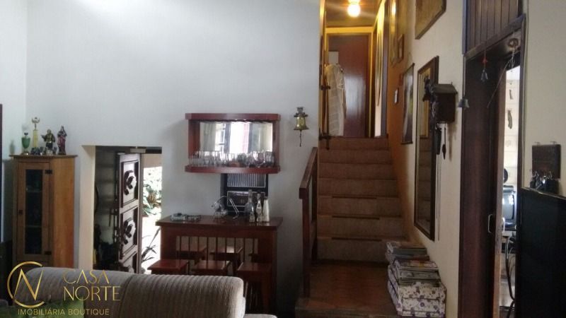 Casa à venda com 3 quartos, 320m², 1 suíte, 4 vagas, Rua Comandai no bairro Cristal em Porto Alegre