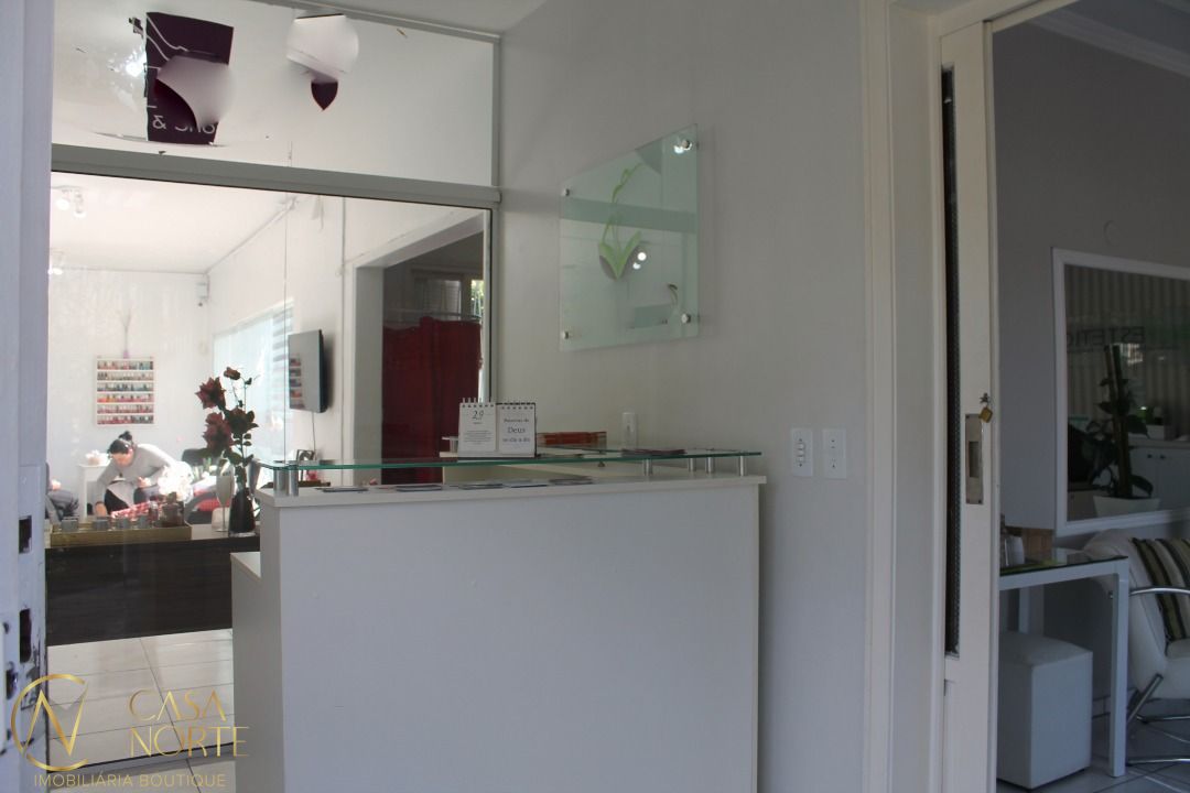 Casa à venda com 3 quartos, 221m², 1 suíte, 4 vagas, Rua Pedro de Oliveira Bittencourt no bairro Tristeza em Porto Alegre