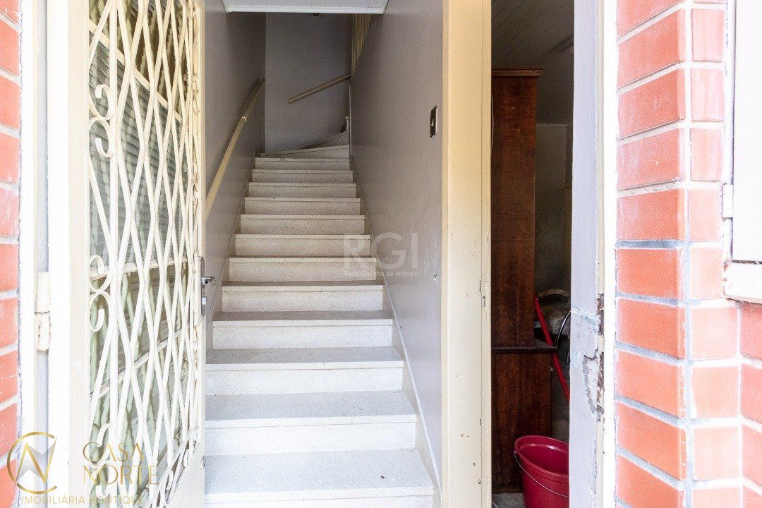 Casa à venda com 2 quartos, 118m², 2 vagas, Rua Nossa Senhora Medianeira no bairro Medianeira em Porto Alegre