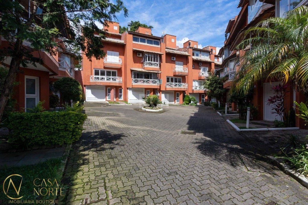 Casa de Condomínio à venda com 4 quartos, 252m², 1 suíte, 2 vagas, Avenida Guaiba no bairro Vila Assunção em Porto Alegre
