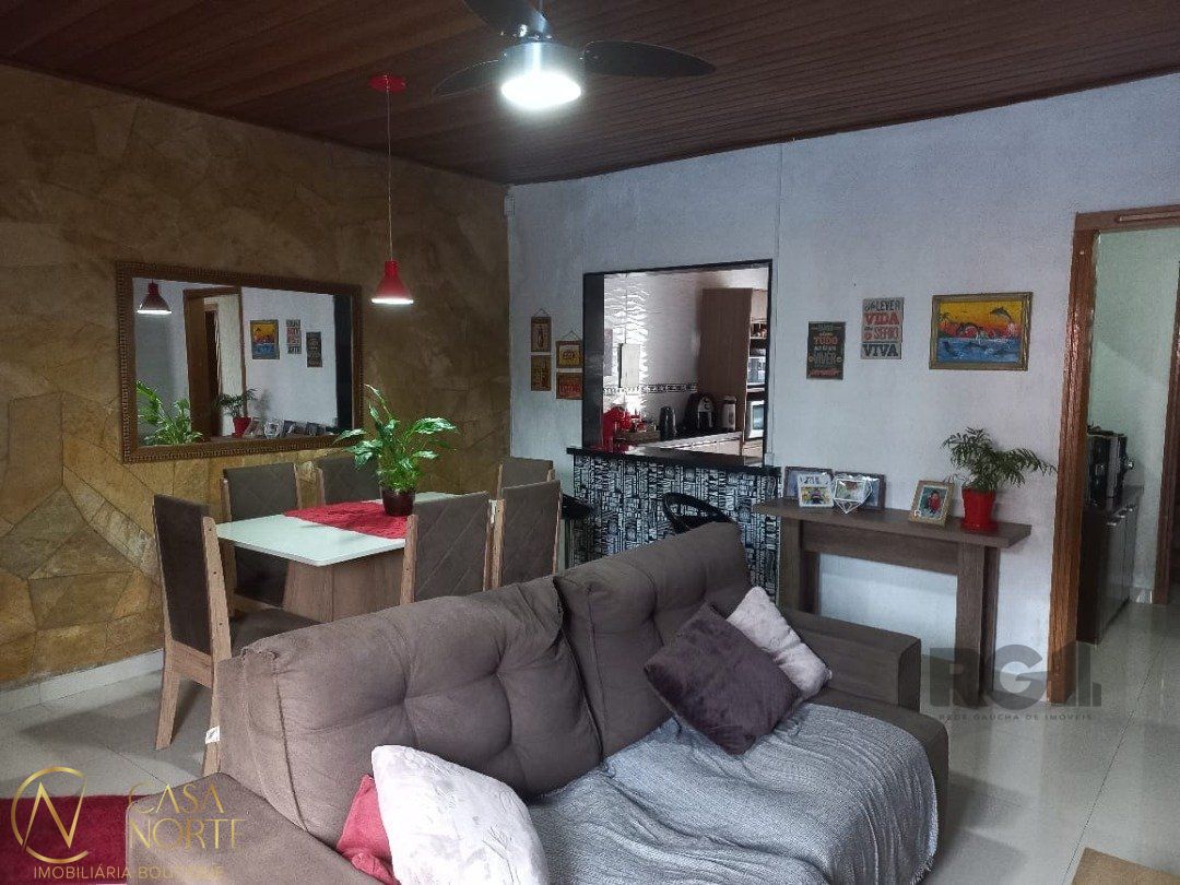 Casa à venda com 2 quartos, 88m², 4 vagas, Rua Ventos do Sul no bairro Vila Nova em Porto Alegre
