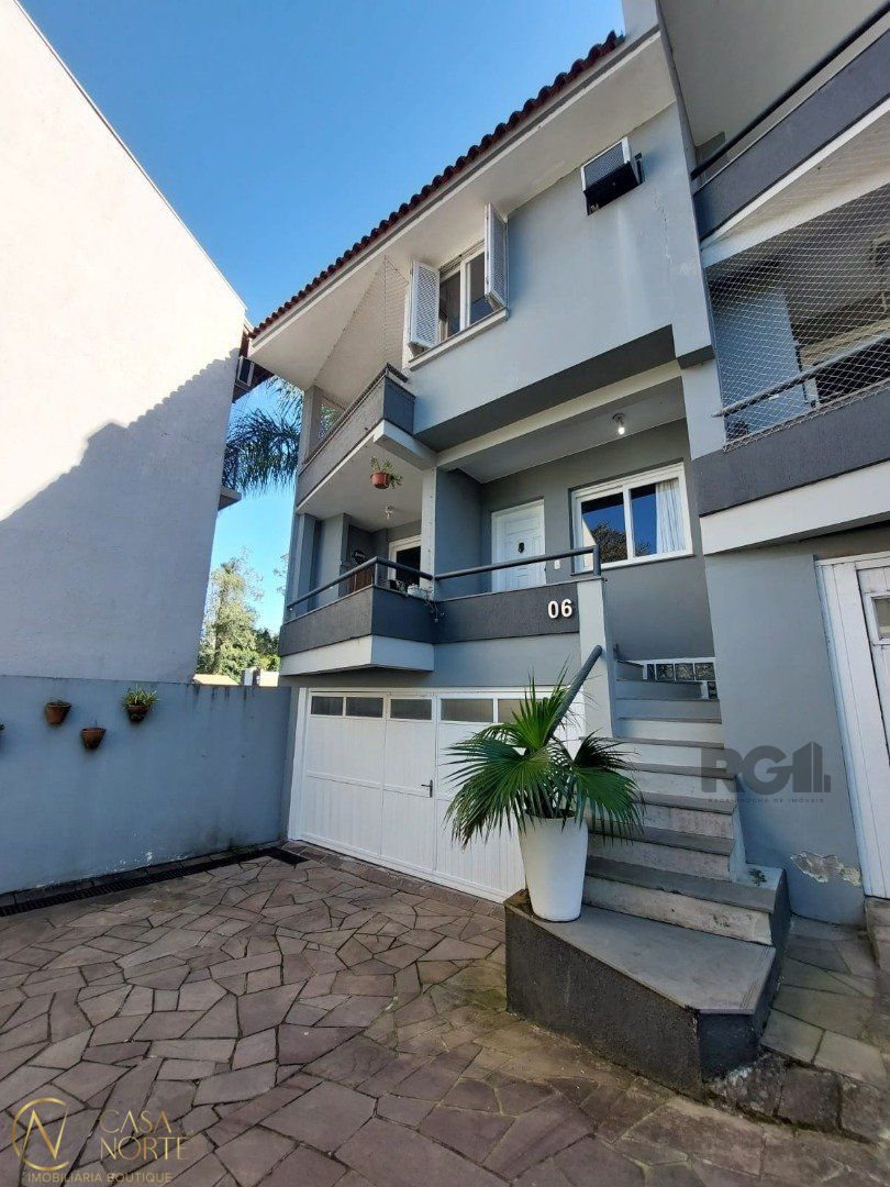 Casa de Condomínio à venda com 3 quartos, 223m², 1 suíte, 2 vagas, Rua Doutor Arnaldo da Silva Ferreira no bairro Jardim Isabel em Porto Alegre
