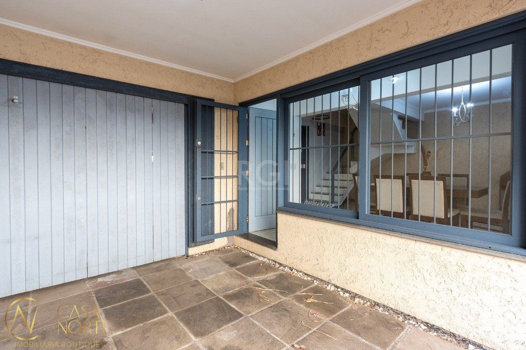 Casa de Condomínio à venda com 3 quartos, 196m², 1 suíte, 2 vagas, Avenida Pereira Passos no bairro Vila Assunção em Porto Alegre