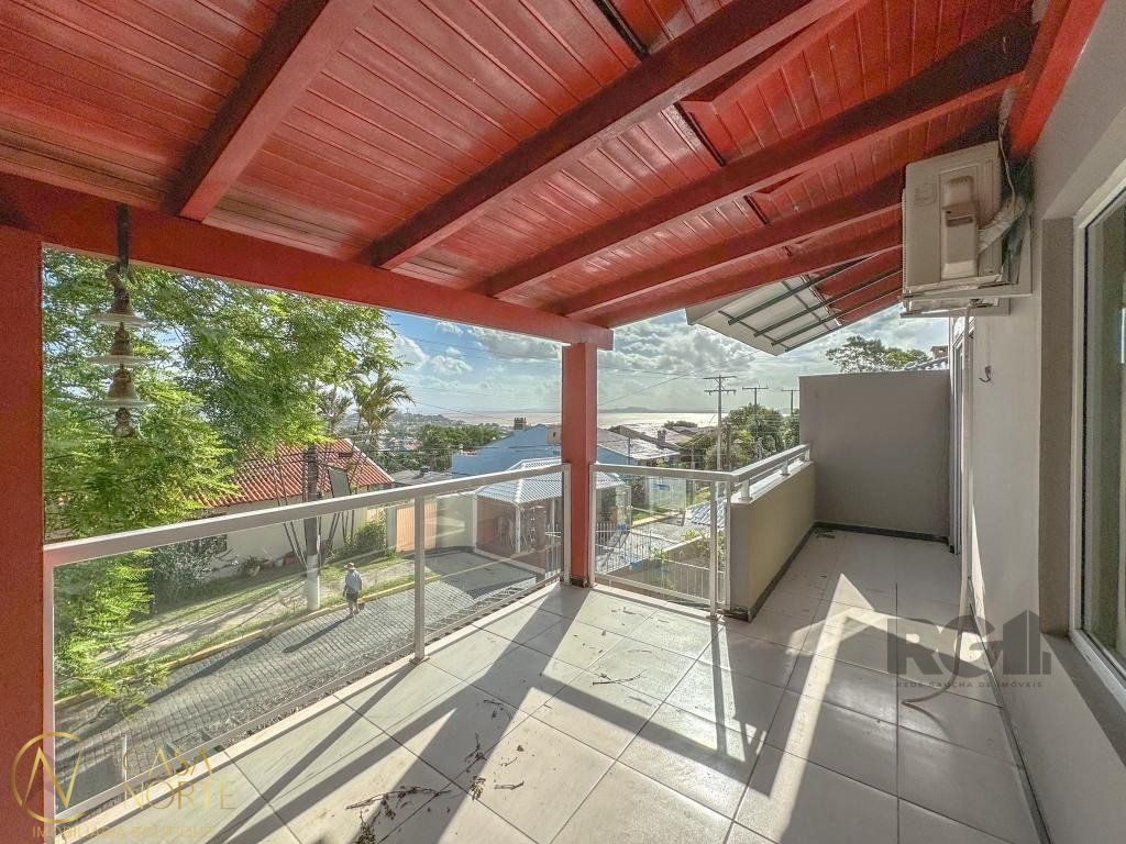 Casa de Condomínio à venda com 3 quartos, 297m², 1 suíte, 2 vagas, Rua Professor Antônio José Remiao no bairro Espírito Santo em Porto Alegre