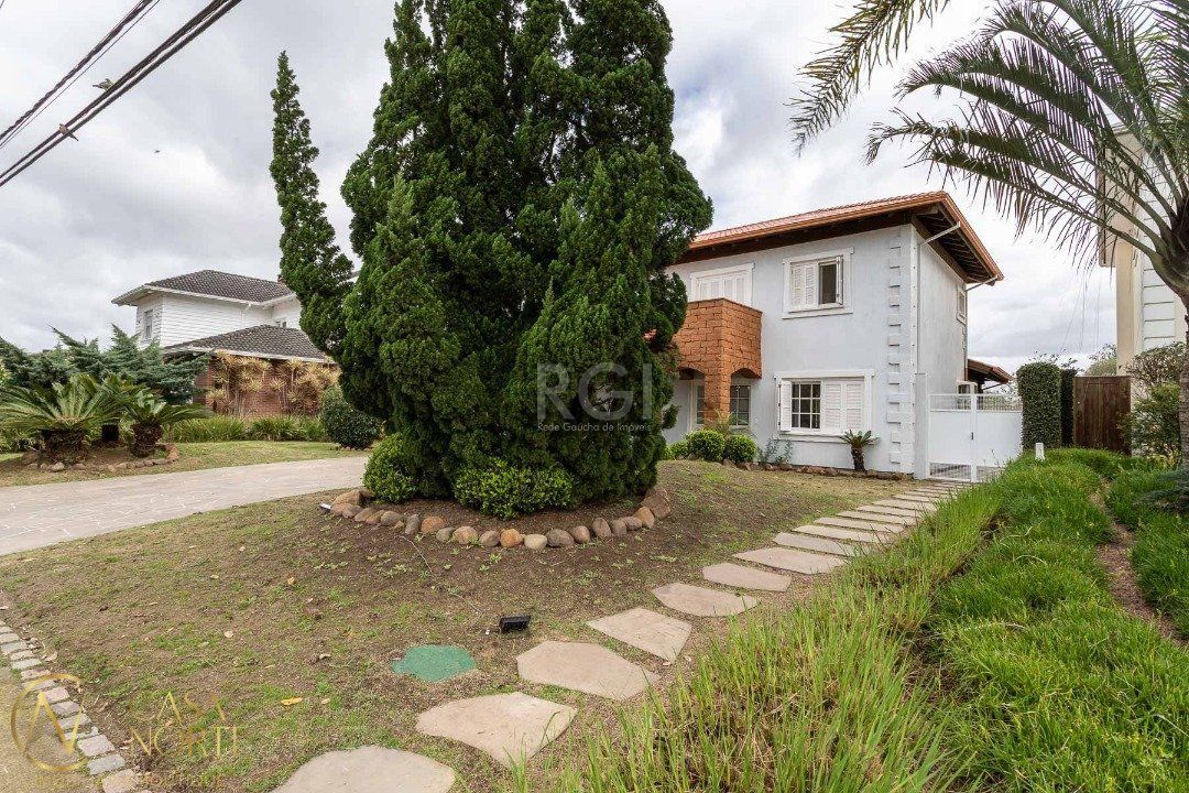 Casa de Condomínio à venda com 3 quartos, 348m², 1 suíte, 2 vagas, Avenida Juca Batista no bairro Chapéu do Sol em Porto Alegre