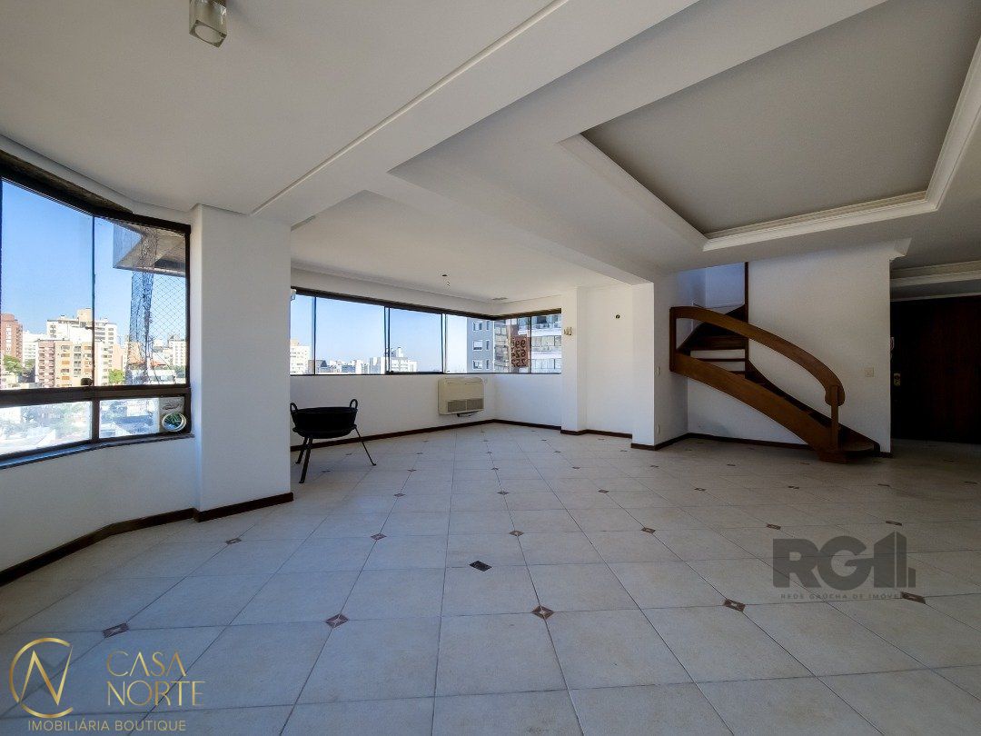 Cobertura à venda com 3 quartos, 222m², 1 suíte, 3 vagas, Rua Pedro Weingartner no bairro Rio Branco em Porto Alegre