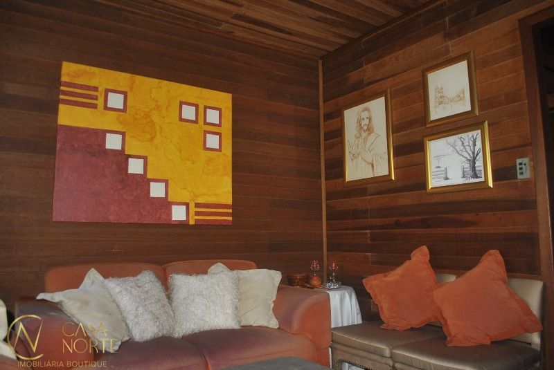 Casa à venda com 3 quartos, 250m², 4 vagas, Rua Irmao Augusto Duflot no bairro Serraria em Porto Alegre