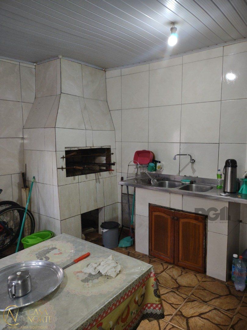 Casa à venda com 3 quartos, 70m², 1 vaga, Rua Chico Pedro no bairro Camaquã em Porto Alegre