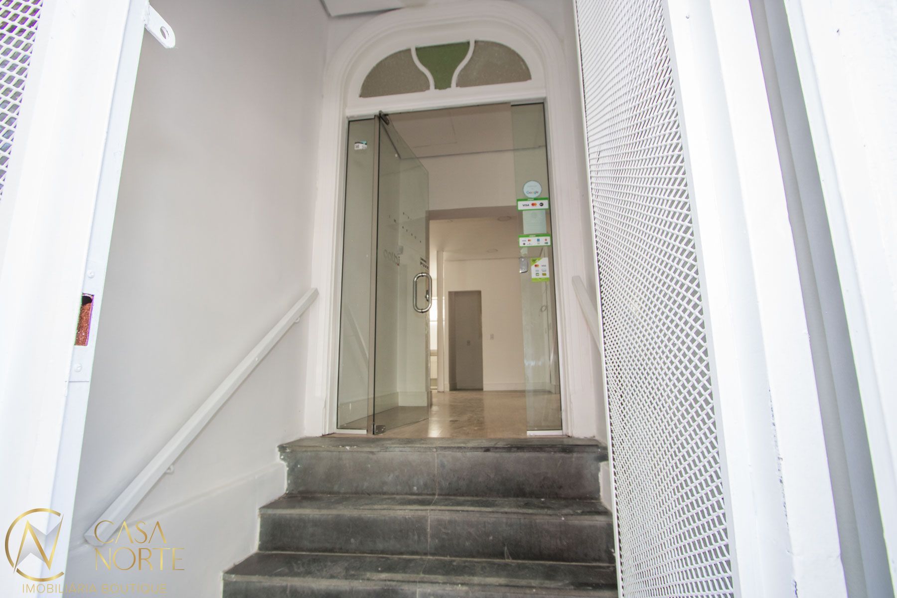 Casa Comercial à venda , 157m², 5 vagas, Rua Botafogo no bairro Menino Deus em Porto Alegre