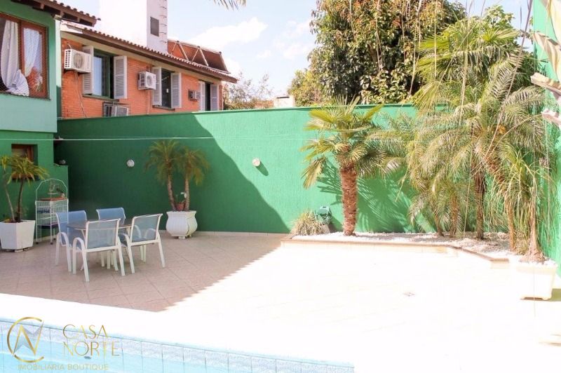 Casa à venda com 3 quartos, 350m², 1 suíte, 4 vagas, Rua Engenheiro Renato Costa Leite no bairro Aberta dos Morros em Porto Alegre