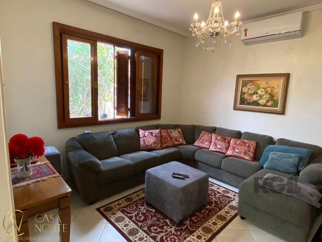 Casa à venda com 3 quartos, 115m², 5 vagas, Rua Dona Firmina no bairro Vila São José em Porto Alegre