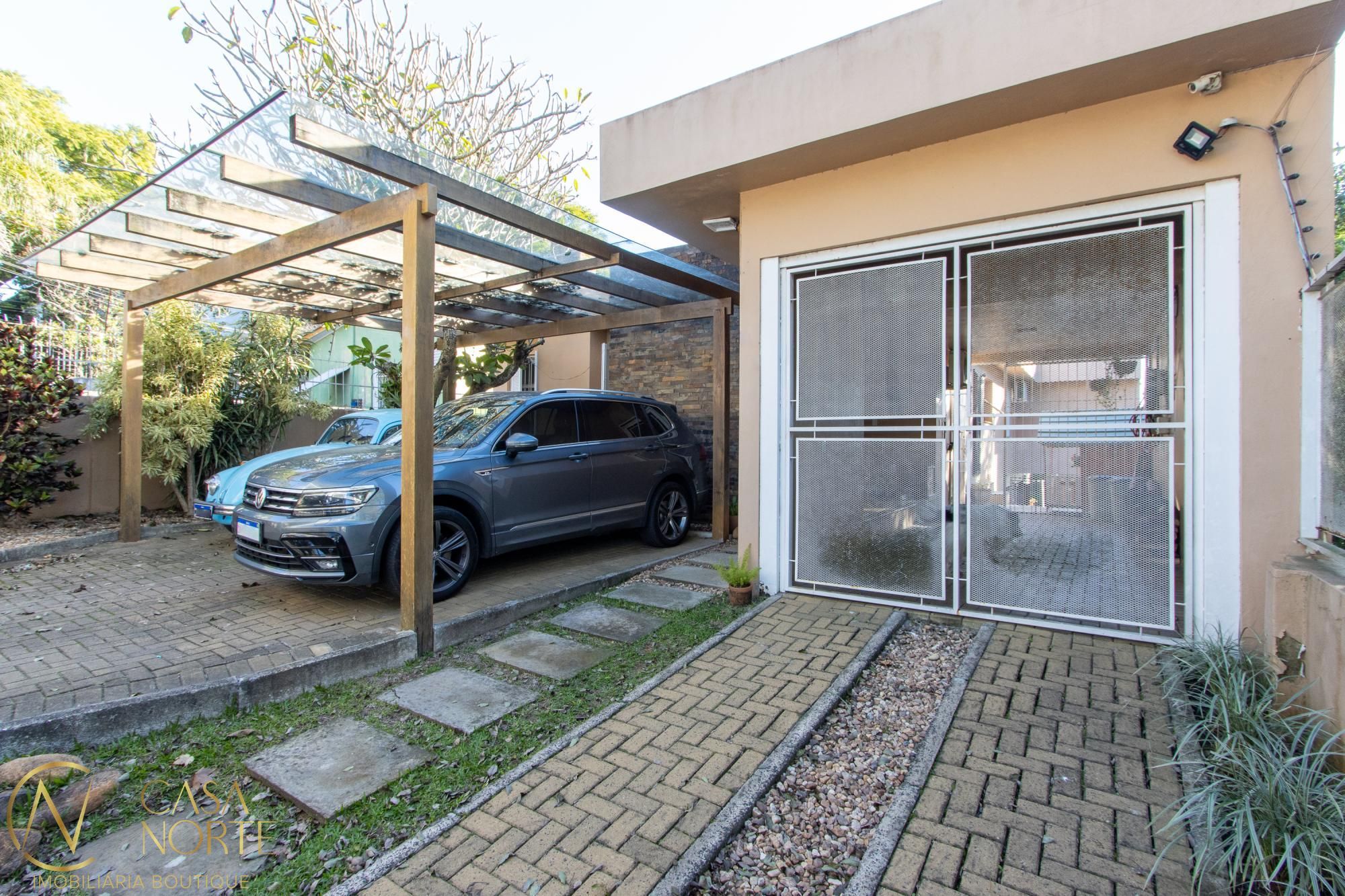 Casa à venda com 3 quartos, 270m², 3 suítes, 3 vagas, Rua Comandai no bairro Cristal em Porto Alegre