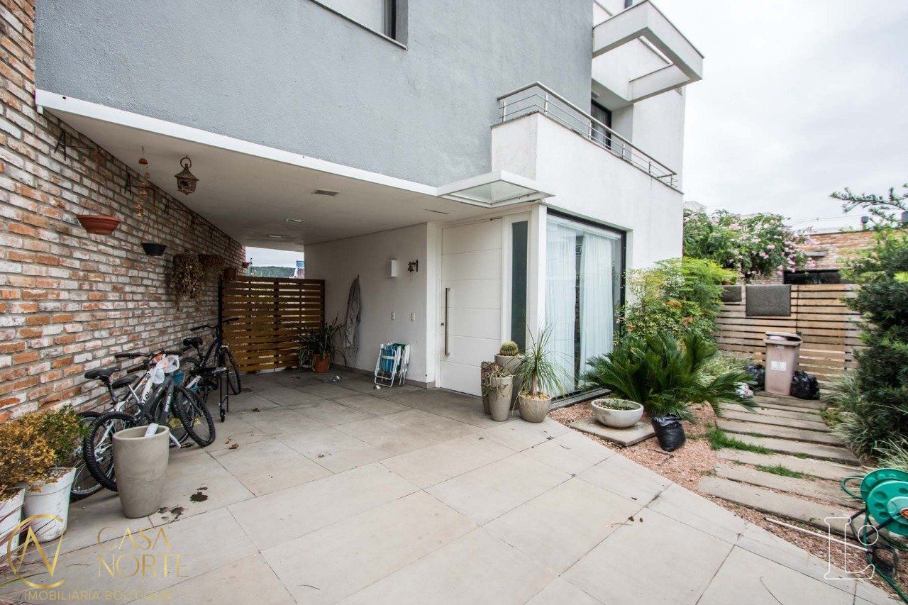 Casa de Condomínio à venda com 3 quartos, 240m², 3 suítes, 2 vagas, Rua Eroni Soares Machado no bairro Hípica em Porto Alegre