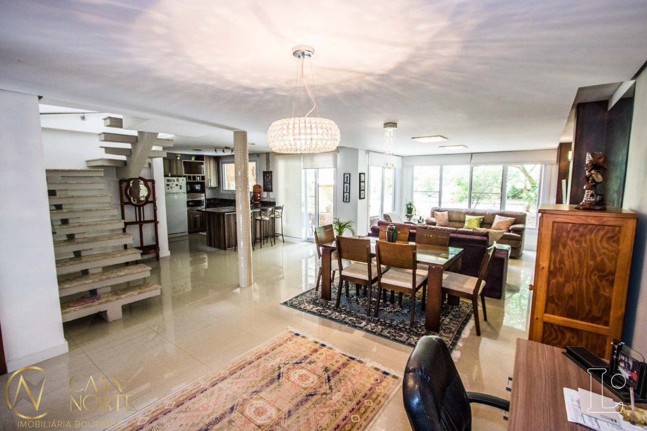 Casa de Condomínio à venda com 3 quartos, 273m², 3 suítes, 4 vagas, Rua Professor Antônio José Remiao no bairro Espírito Santo em Porto Alegre