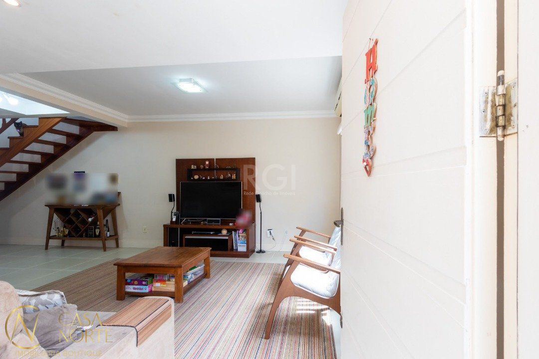 Casa de Condomínio à venda com 3 quartos, 102m², 1 suíte, 2 vagas, Rua Padre João Batista Reus no bairro Vila Conceição em Porto Alegre