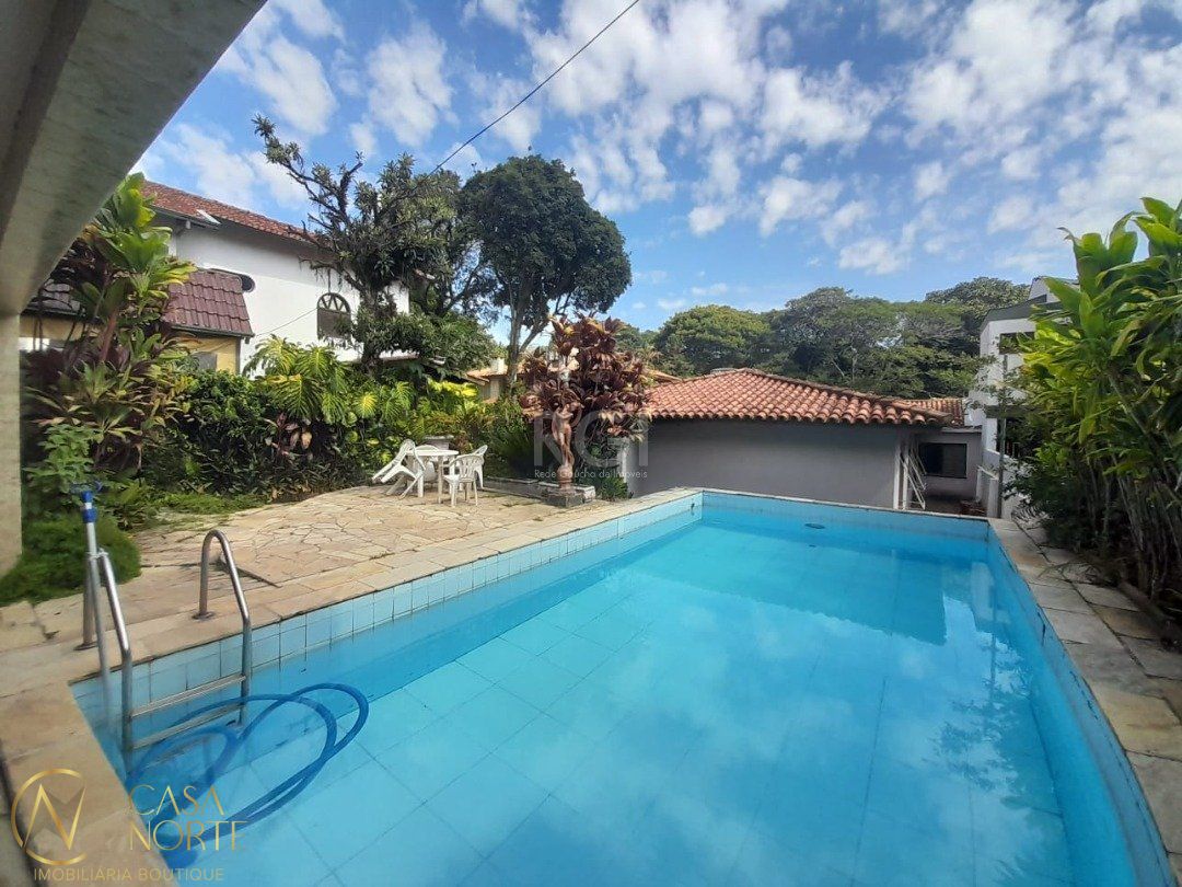 Casa à venda com 3 quartos, 492m², 1 suíte, 4 vagas, Rua Jigoro Kano no bairro Jardim Isabel em Porto Alegre