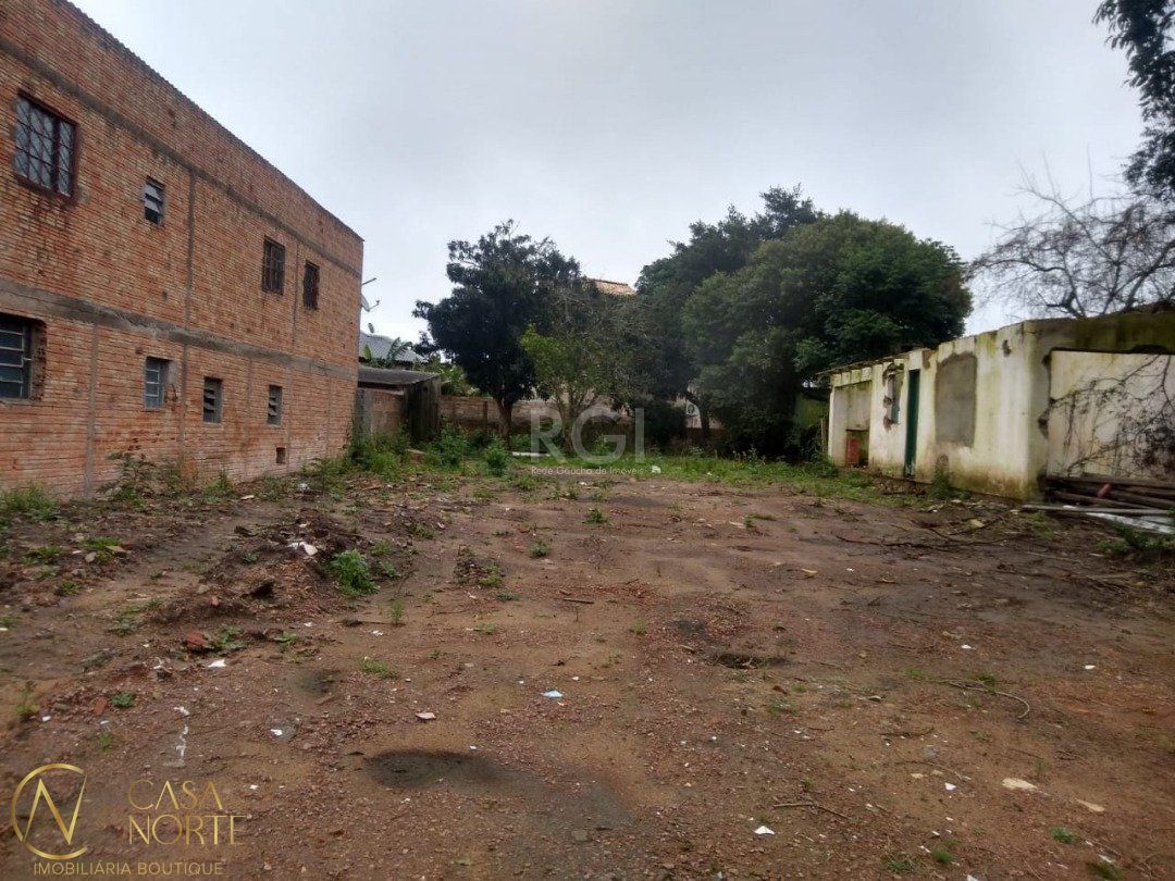 Terreno à venda  com 726m², Avenida da Serraria no bairro Espírito Santo em Porto Alegre