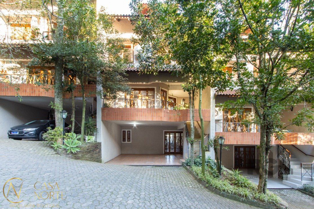 Casa de Condomínio à venda com 3 quartos, 249m², 1 suíte, 4 vagas, Rua José Sanguinetti no bairro Jardim Isabel em Porto Alegre