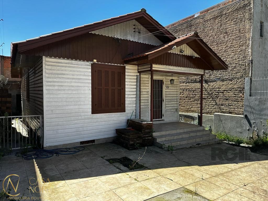 Casa à venda com 2 quartos, 144m², 2 vagas, Estrada Vila Maria no bairro Cavalhada em Porto Alegre