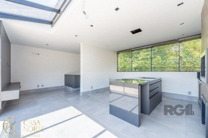 Casa de Condomínio à venda com 3 quartos, 211m², 1 suíte, 2 vagas, Rua Padre João Batista Reus no bairro Vila Conceição em Porto Alegre
