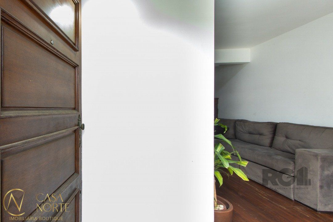 Casa à venda com 5 quartos, 299m², 1 suíte, 5 vagas, Rua Dona Sofia no bairro Santa Tereza em Porto Alegre