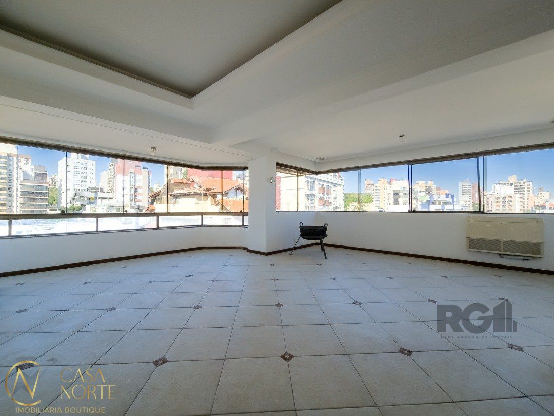 Cobertura à venda com 3 quartos, 222m², 1 suíte, 3 vagas, Rua Pedro Weingartner no bairro Rio Branco em Porto Alegre
