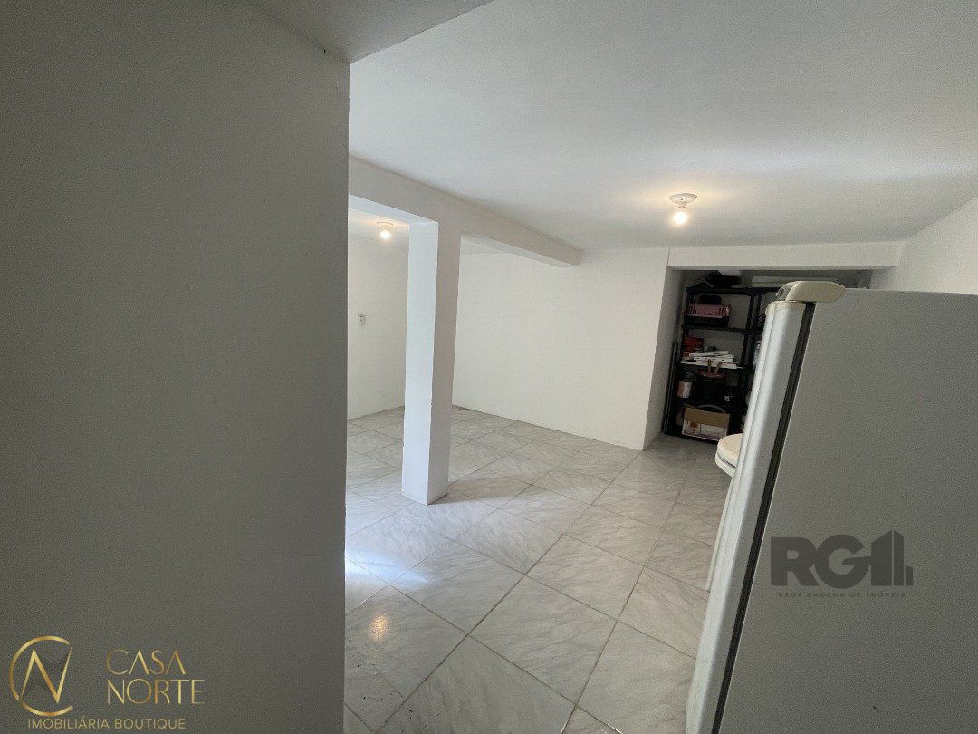 Casa de Condomínio à venda com 3 quartos, 216m², 1 suíte, 3 vagas, Rua Liberal no bairro Tristeza em Porto Alegre