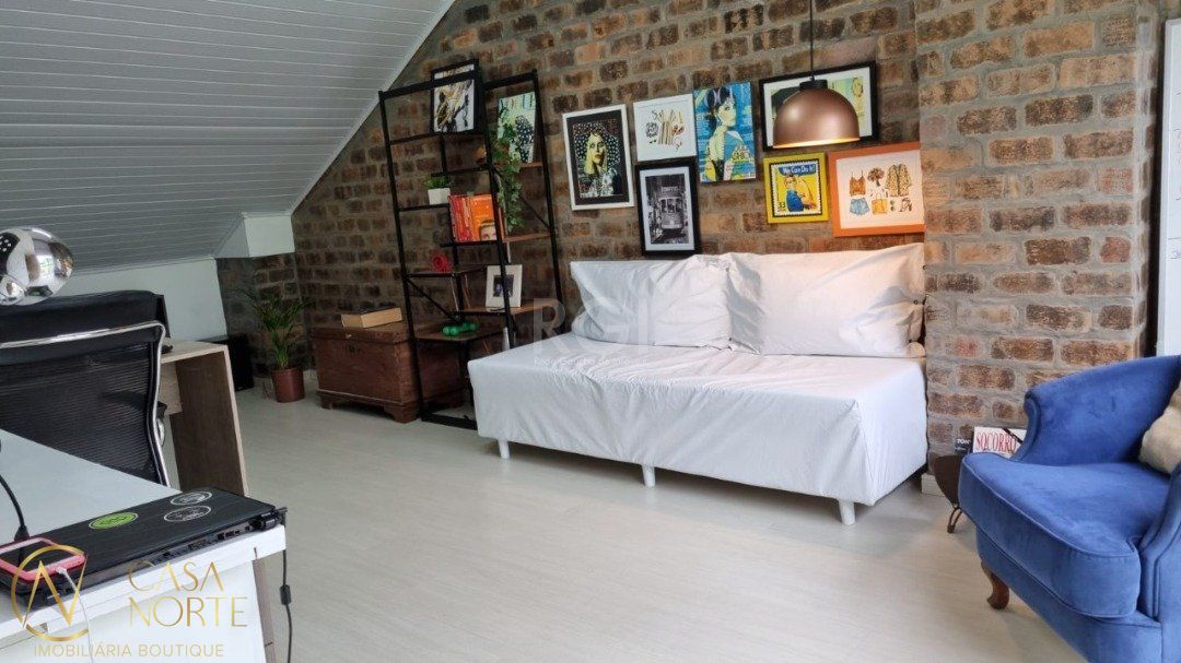 Casa de Condomínio à venda com 3 quartos, 218m², 1 suíte, 2 vagas, Rua Doutor Pio Angelo no bairro Ipanema em Porto Alegre