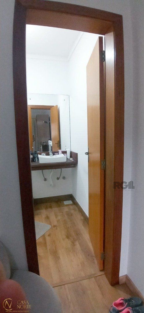 Sobrado à venda com 3 quartos, 140m², 3 suítes, 3 vagas, Rua Pau-Brasil no bairro Hípica em Porto Alegre