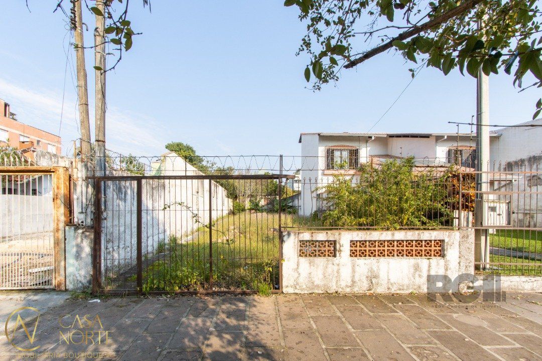 Terreno à venda  com 325m², Rua Tamandaré no bairro Camaquã em Porto Alegre