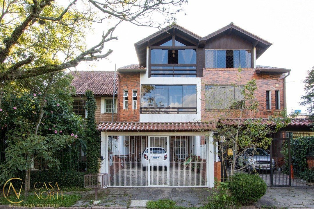Casa à venda com 3 quartos, 176m², 1 suíte, 2 vagas, Rua Ponciano Pacheco da Silveira no bairro Guarujá em Porto Alegre