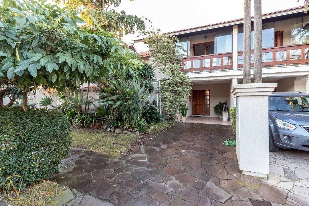 Casa de Condomínio à venda com 3 quartos, 233m², 3 suítes, 2 vagas, Avenida Eduardo Prado no bairro Cavalhada em Porto Alegre